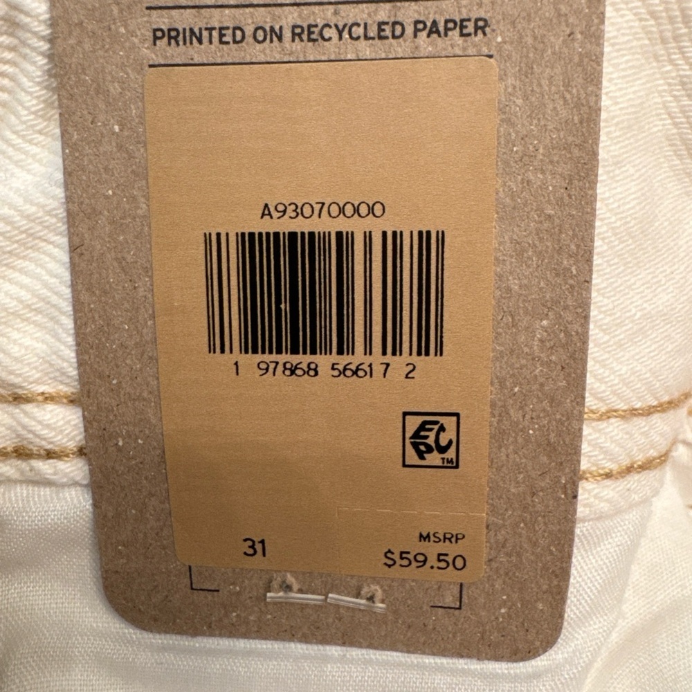 Levi’s Women’s High Waisted Mom Shorts NWT - Picture 6 of 8